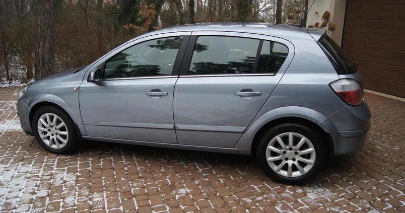 Opel Astra cena 15900 przebieg: 175700, rok produkcji 2005 z Góra Kalwaria małe 277